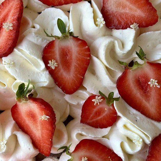Orchard's Berry Fusion: Sun-Kissed Flavor Symphony